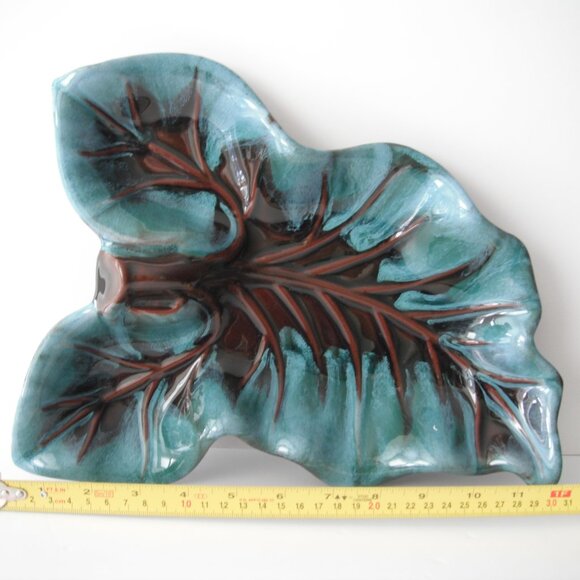 Vintage Blue Mountain Serving Tray Leaf Dish Large Turquoise 12" L x 9 1/2 W - Picture 3 of 5